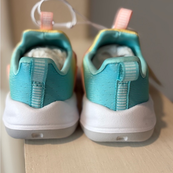 All in Motion Toddler Girls Dannie Slip-On Performance Sneakers Shoes Size 10T - Picture 4 of 6